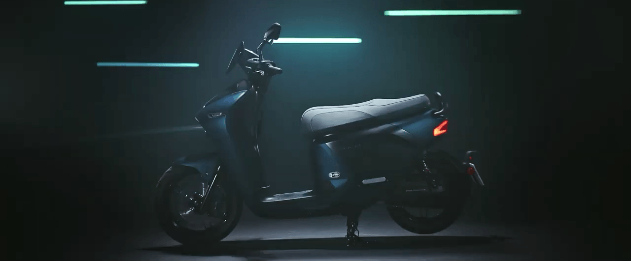 Read more about the article Yamaha EC-05 scooter with Gogoro swapping batteries