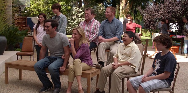 Modern Family - Season 4, Episode 6 – "Yard sale"